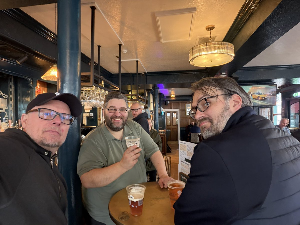 Svucka's tweet photo. Pre match beers 🍻🍻🍻 #COYS #CantSmileWithoutYou https://t.co/cyCVvpZhBx