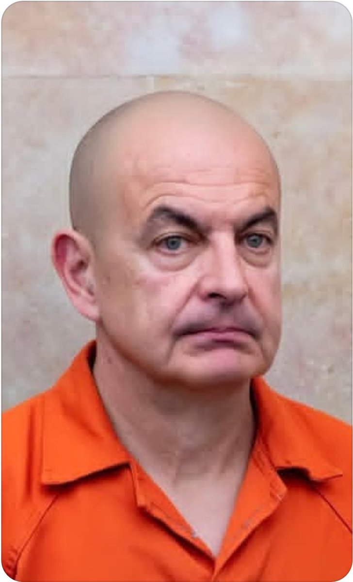 thecentenator's tweet photo. Las historias de Al Capone y el ex presidente traidor Zapatero, son análogas en el sentido de no ser acusados por sus grandes crímenes, sino por otros comparativamente ridículos . Al Capone que había asesinado o mandado asesinar innumerables personas, fue condenado por defraudar a Hacienda. Zapatero cometió un delito de alta traición impidiendo la liquidación de ETA cuando estaba derrotada y la blanqueó como partido político, y solo ha sido acusado de liderar una red criminal de tráfico de influencias . La Justicia es realmente ciega, pero en el peor sentido de la palabra.
