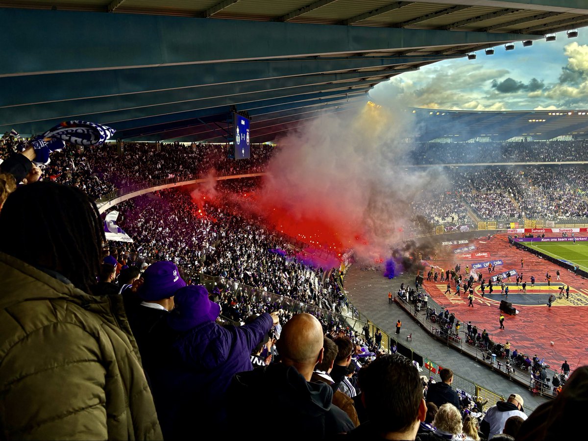 rwilkowski1's tweet photo. Anderlecht’s ultras turned the grey Brussels sky purple with hope and non-stop pyro for the first-ever all-Brussels Cup Final at the Heysel last week. 🟣🧨 

120 minutes of drama later, the cup went home with city rivals Union. 🏆 https://t.co/pdT5B3q5rm