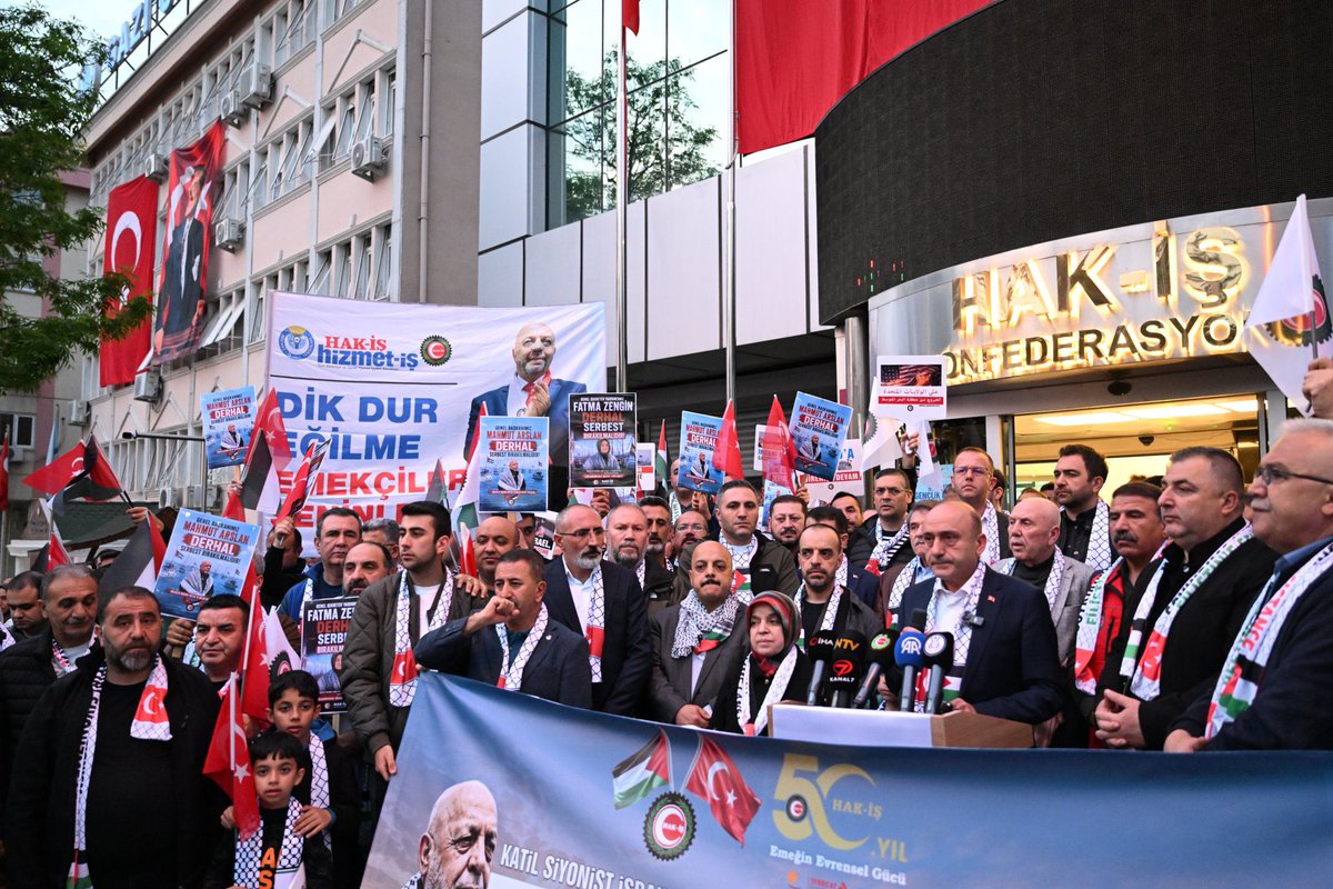 hakiskonf's tweet photo. “Mahmut Arslan Onurumuzdur”

“Arslan ve Zengin Derhal Serbest Bırakılmalıdır”

 HAK-İŞ Konfederasyonu olarak, Global SUMUD Filosunda yer alan Genel Başkanımız Mahmut Arslan ve Genel Sekreter Yardımcımız Fatma Zengin’in siyonist İsrail tarafından uluslararası sularda hukuksuzca alıkonulmasını en güçlü şekilde kınıyoruz. Genel Başkanımız Mahmut Arslan ve Genel Sekreter Yardımcımız Fatma Zengin’in derhal serbest bırakılmasını istiyoruz. “Mahmut Arslan Onurumuzdur, Fatma Zengin Yalnız Değildir” diyoruz. 

HAK-İŞ Konfederasyonu olarak, Genel Başkanımız Mahmut Arslan ve Genel Sekreter Yardımcımız Fatma Zengin başta olmak üzere tüm aktivistlerin Siyonist İsrail Devleti tarafından uluslararası sularda hukuksuzca alıkonulmasını 19 Mayıs 2026 tarihinde HAK-İŞ Genel Merkezi önünde protesto ettik.

#WatchSumudSeeTruth

https://t.co/j7iqJ4NfU4