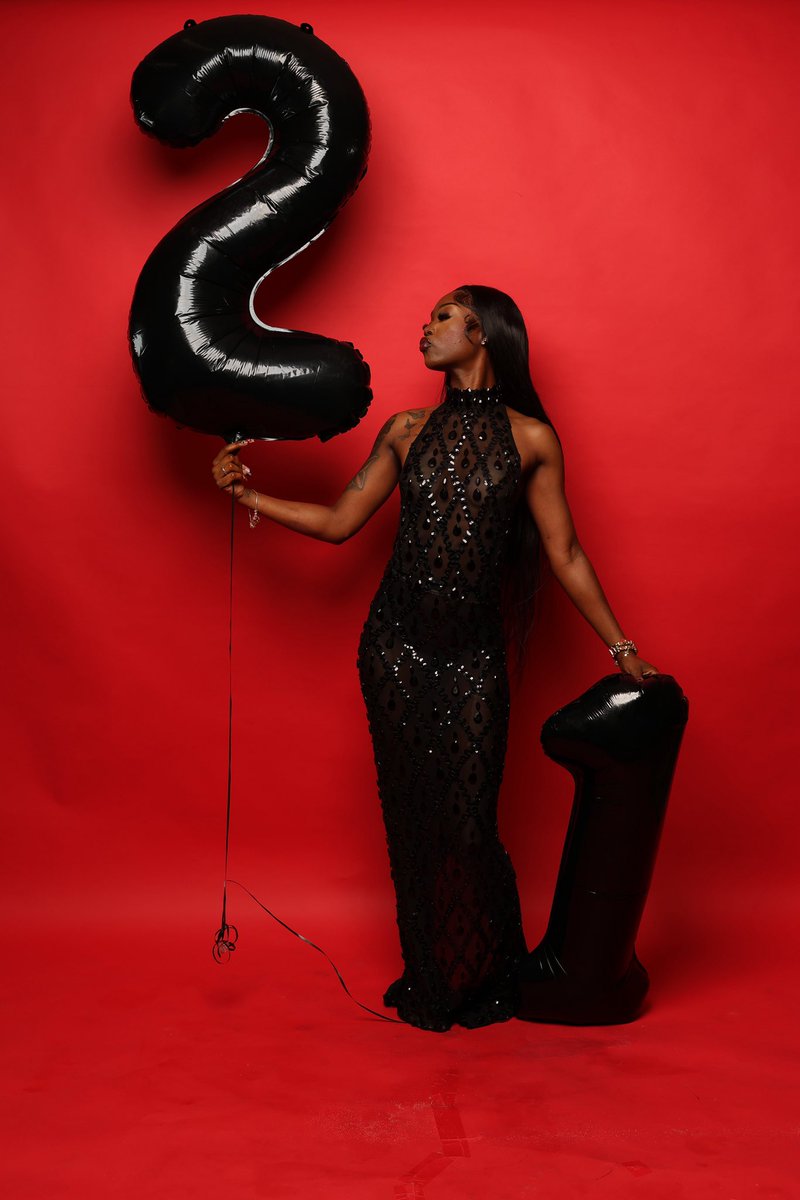 jasmyneriyah's tweet photo. im da birthday #21 🥂 https://t.co/d4Sb6v6Qq0