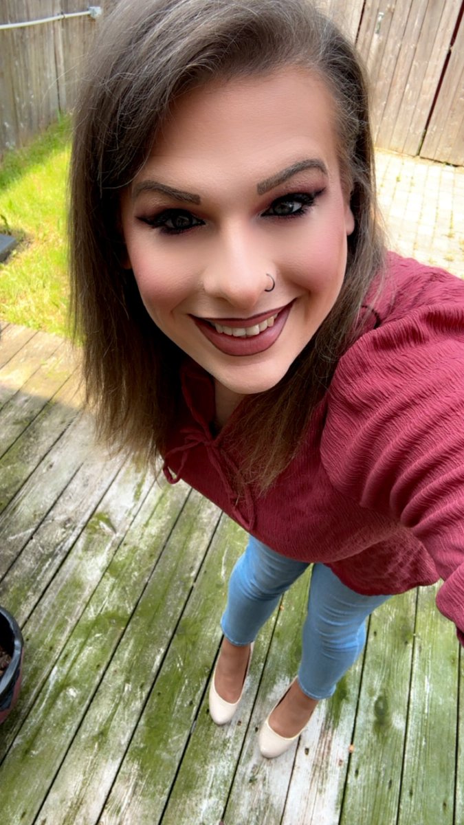 YoGirlKillz's tweet photo. ☀️💖 Radiating sunshine and good vibes

Warm days, soft glam, and just feeling like me ✨
Sometimes it’s not about being the center of attention… it’s just about feeling pretty, confident, and at peace 

#SunnyVibes #Confidence #GlowUp #PrettyEnergy #SpringFeels #OOTD #SelfLove https://t.co/iPyEiAwMu1