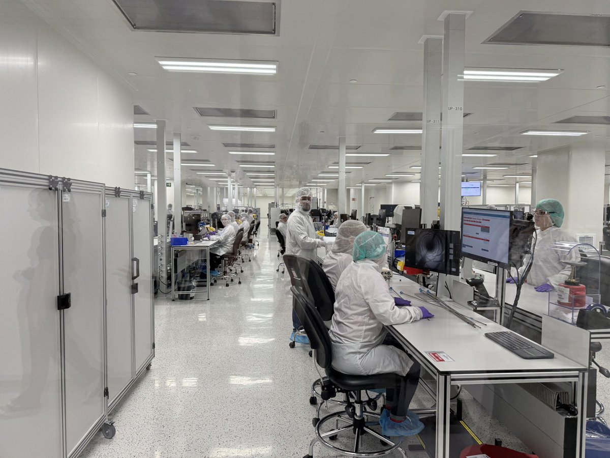 marioredondo's tweet photo. #BuenasNoticias: Hoy se inauguró en Cartago, Zona Franca La Lima, la nueva planta de última generación de Boston Scientifics.
51.000 metros cuadrados de construcción con alrededor de 1.000 empleados. 
Agradecemos sigan creciendo en Cartago y generando empleos de calidad. https://t.co/FBkHNGHRuD