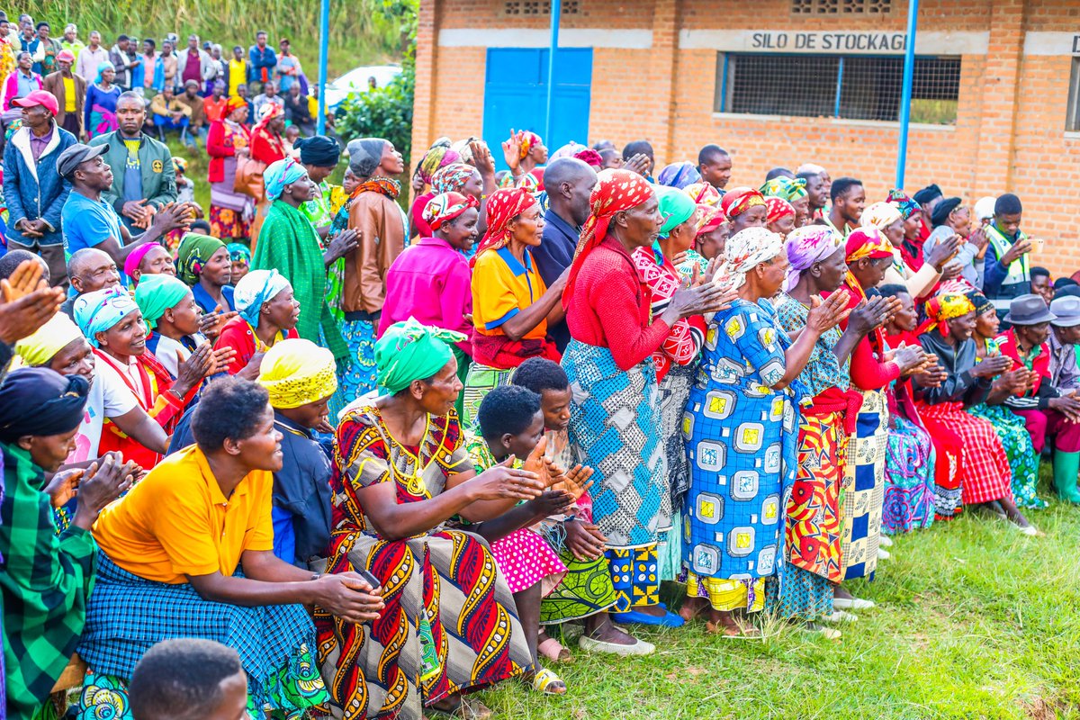 GakenkeDistrict's tweet photo. @KamubugaS @muka_vestine @AimeNiyonsenga @UwamahoroThere1 @RwandaLocalGov @RwandaGender @gahundemaurice @rwamrec Visi Meya ushinzwe Imibereho myiza y'abaturage, @UwamahoroThere1 yavuze ko umuryango ushoboye kandi utekanye ari wo shingiro ry’iterambere rirambye,kandi ko abawugize barangwa no kugira uruhare mu bukungu bwawo, isuku, kurwanya imirire mibi no guha abana uburere n’uburezi bikwiye https://t.co/1R16iiASVP