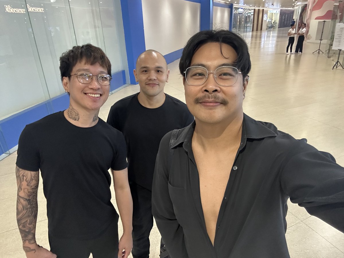 HamViloria's tweet photo. You just cant go wrong when you’re wearing black. @JustEdd2140 @Emorenoflash https://t.co/keJpbxBKAC