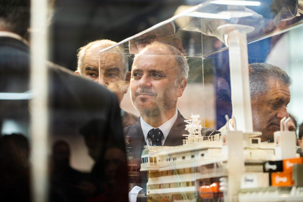 regades's tweet photo. Con @navaliaexpo Vigo es esta semana el epicentro de la industria internacional del sector naval. El modelo de la Ría de Vigo es un exponente ante Europa y el mundo de la construcción de barcos. Más innovación, más tecnología, más talento. https://t.co/nqe39sBfUF