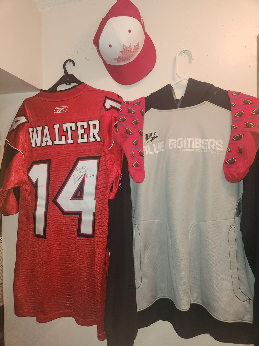 BluGoldWhiteout's tweet photo. THE CANADIAN FOOTBALL LEAGUE IS BACK!😃

MY FAVOURITE Sports League returns; my team's not playing but I HAD to be here for this, so I'll honour my high school teammate and friend and support the local team!

❤️🇨🇦🏈 #CFL #CFLFamily #CFLPreseasonGameDay #SSKvsCGY #PrairieShowdown https://t.co/HcQaphYSjV