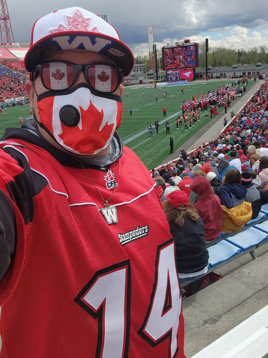 BluGoldWhiteout's tweet photo. THE CANADIAN FOOTBALL LEAGUE IS BACK!😃

MY FAVOURITE Sports League returns; my team's not playing but I HAD to be here for this, so I'll honour my high school teammate and friend and support the local team!

❤️🇨🇦🏈 #CFL #CFLFamily #CFLPreseasonGameDay #SSKvsCGY #PrairieShowdown https://t.co/HcQaphYSjV