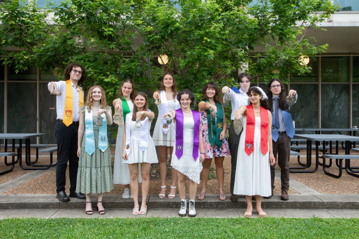 RiceEarthSci's tweet photo. We already miss our graduates...
P.S. No rocks (or benches) were harmed in the making of this photoshoot
#RiceEEPS #RiceGrad26 #Geoscience #EnvironmentalScience #EarthScience #PlanetaryScience https://t.co/08XpGMmIJ4