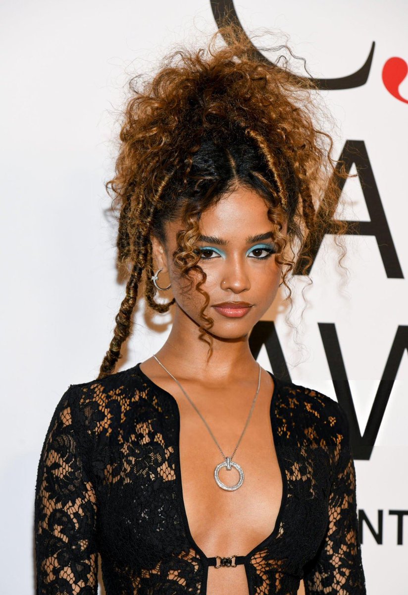 TYGERSWORLDD's tweet photo. TYLA IS THE FIRST AFRICAN ARTIST IN HISTORY TO RECEIVE A NOMINATION FOR 
MUSIC VIDEO OF THE YEAR 
AT BET AWARDS 

SHE KEEPS BREAKING AND SETTING RECORDS 📀 https://t.co/m319oPE55P