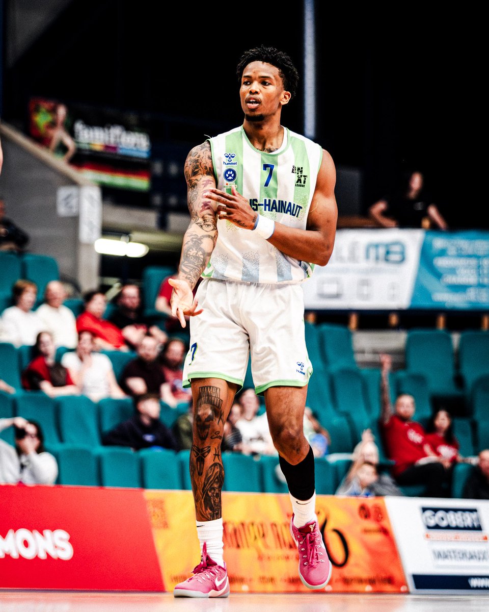 _malikw19's tweet photo. Year 2 Complete Merci Mons💙💚🤍 https://t.co/OLAMQ8rN4g