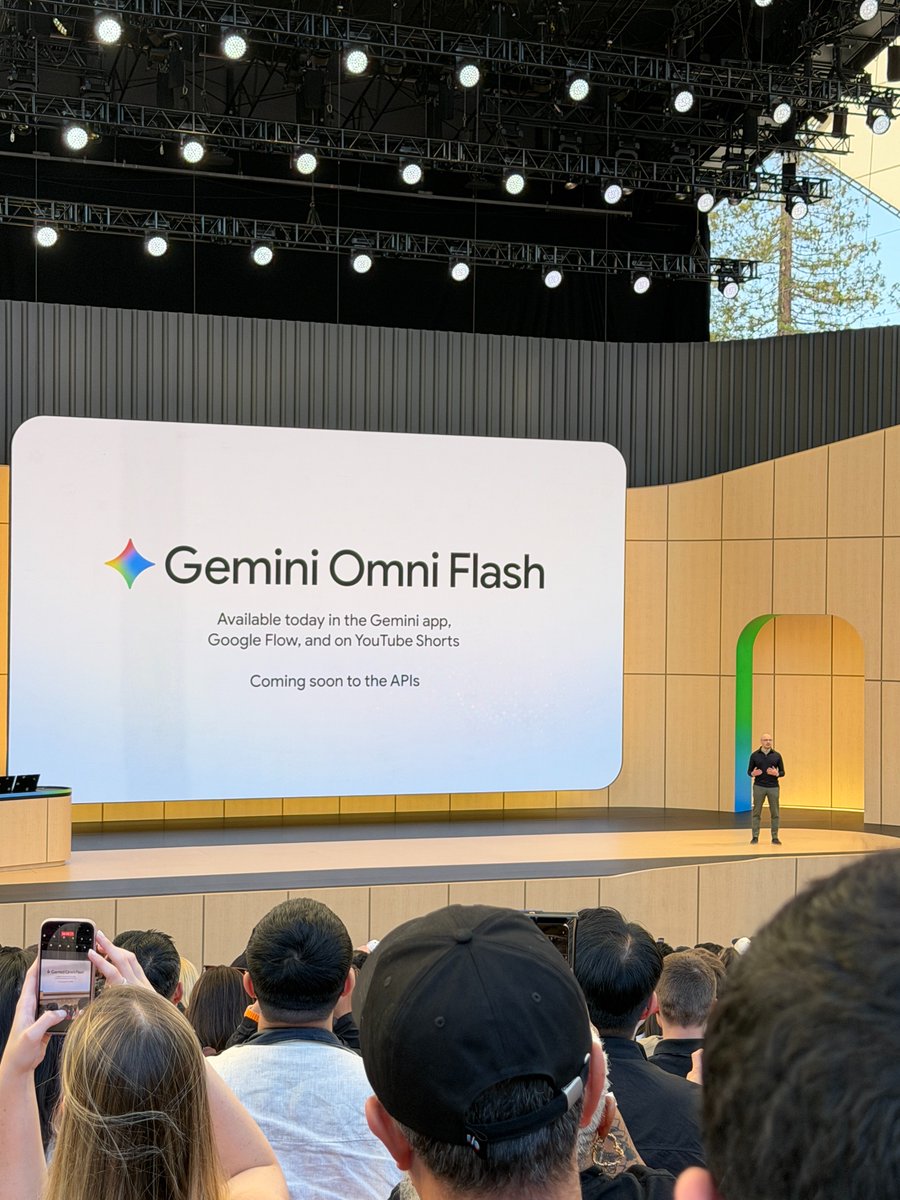 usutaku_channel's tweet photo. 【Google I/O発表内容の重要点 総まとめ】

・Gemini 3.5 Flash：高速・高性能な推論/コーディングモデル
→Geminiアプリ、AI Mode、AI Studio、Android Studio、Antigravity、Gemini Enterpriseなどに提供。

・Gemini Omni Flash：テキスト/画像/動画/音声を扱うマルチモーダルモデル
→Geminiアプリ、Flow、YouTube Shorts、YouTube Createなどに導入。SynthID透かしにも対応。

・Google検索：AI ModeとSearch Agentsを強化
→複雑な質問、予約、航空券確認、引っ越し準備、継続調査などをAIが代行。

・Geminiアプリ：個人向けAIアシスタントとして刷新
→新UI、Daily Brief、Gemini Spark、Gemini Omniを統合。

・Gemini Spark：24時間動く個人AIエージェント
→Gmail、Docs、Slidesなどと連携し、メール確認、資料作成、タスク整理を支援。

・Android Halo：Android上でAIエージェントの作業を確認・操作できる新体験
→スマホ画面上でエージェントの進行状況を見ながら介入可能。

・Universal Cart：検索/Gemini/Chrome横断の買い物ハブ
→商品比較、価格通知、複数サイトでの購入を支援。

・Agent Payments Protocol：AIエージェントによる代理決済の仕組み
→ユーザーが条件や上限を設定し、安全に支払いを任せられる構想。

・Google Workspace：音声AI体験と新機能を追加
→Gmail、Docs、Keepに音声AIを導入し、AI InboxやGoogle Picsも発表。

・Google Pics：画像生成・編集ツール
→物体編集、テキスト修正、翻訳、Workspace連携に対応。

・Google Flow / Flow Music：動画・音楽制作向けAIスタジオ
→自然言語で映像編集、楽曲制作、ミュージックビデオ生成を支援。

・開発者向け機能：Antigravity 2.0、CLI、SDK、Managed Agents API、AI Studio mobile appを発表
→AIエージェントによるアプリ開発・デプロイ支援を強化。

・Antigravity：AIエージェント型の開発プラットフォーム
→アイデア出しからアプリ開発、デプロイまでを支援。

・AIコンテンツ透明性：SynthID、C2PA、各Googleサービスで強化
→Pixel、Chrome、Search、Gemini、YouTubeで生成・編集履歴の確認を拡大。

・Google Cloud：企業向けAI機能を拡充
→Gemini 3.5、Gemini Omni、Antigravity、Gemini Spark、Managed Agents API、CodeMenderを展開。

・CodeMender：AIコードセキュリティエージェント
→脆弱性検出、修正提案、パッチ適用まで支援。

・Google AI Ultra：上位サブスクリプションを更新
→高い利用上限、Antigravity優先アクセス、ストレージ、YouTube Premiumなどを含む。

・Project Genie：実在の場所をもとに3D環境を生成するワールドモデル
→Street Viewと連携し、インタラクティブな3D空間を生成。

・Ask YouTube：YouTube横断の会話型検索
→動画内容を要約し、質問しながら深掘りできる。