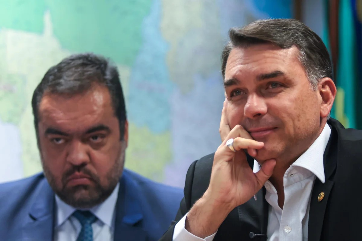🚨Flávio Bolsonaro pidió US$ 24M al Banco Master, acusado de ...