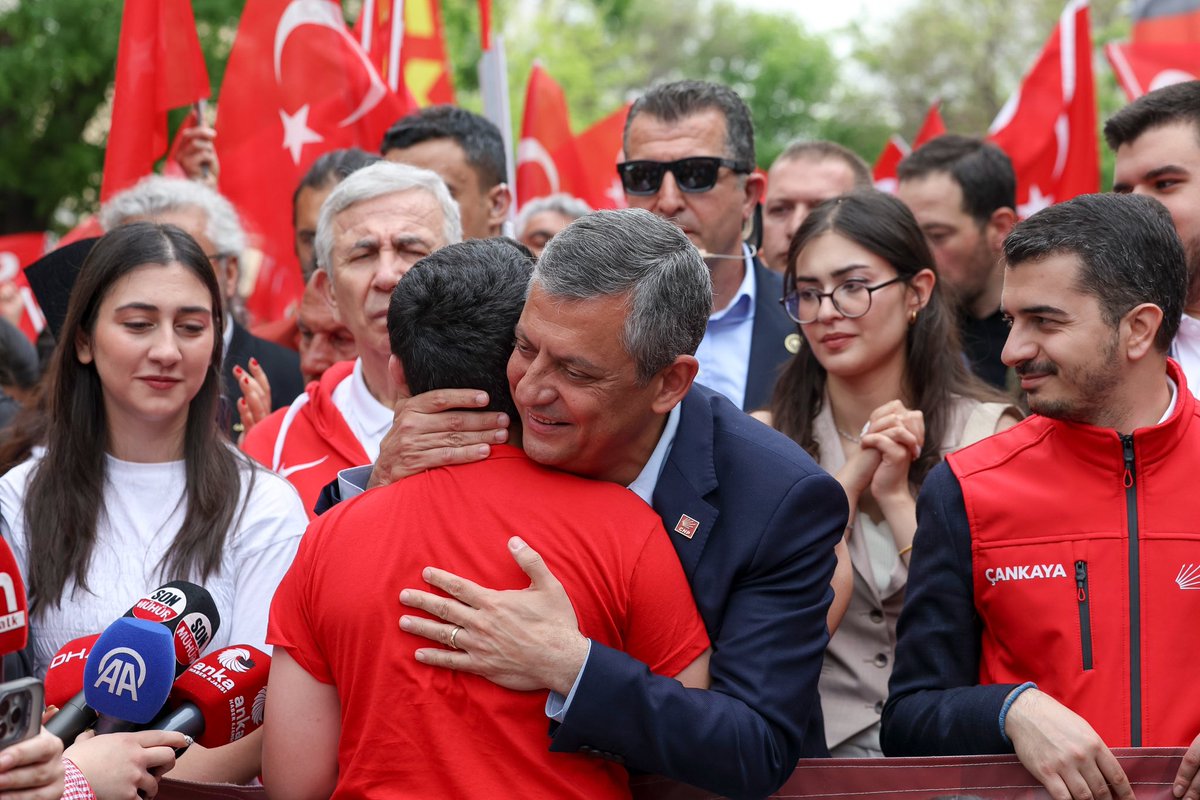 gorkemcyildirim's tweet photo. 📍19 Mayıs Atatürk'ü Anma, Gençlik ve Spor Bayramı Korteji

Genel Başkanımız Sayın @eczozgurozel, Ankara Büyükşehir Belediye Başkanımız @mansuryavas06, örgütlerimiz ve yurttaşlarımızla birlikte Ulu Önderimiz Gazi Mustafa Kemal Atatürk'e yürüdük.

Cumhuriyetimizin ilkelerine sahip çıkacak genç nesillerle el ele vererek halkın iktidarını hep birlikte kuracağız.