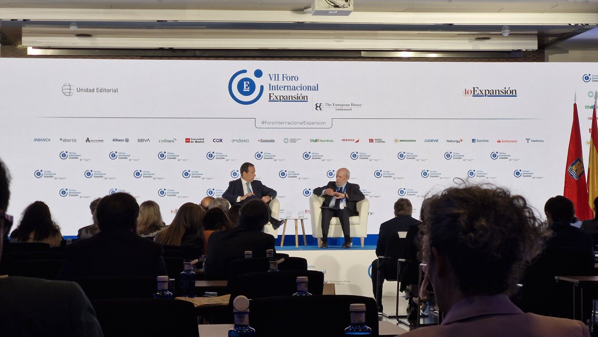 aedhe's tweet photo. Finalizamos la primera jornada del VII Foro Internacional EXPANSIÓN en Alcalá de Henares. Un día marcado por el debate sobre geopolítica, el futuro de la IA y el papel del turismo en nuestra economía.  
​Desde AEDHE, seguimos impulsando la competitividad del Corredor. 📈

​#AEDHE https://t.co/C4T9mM0z5l