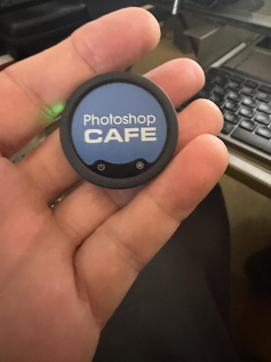 photoshopCAFE's tweet photo. I love that I can change the logo on my @insta360 #micpro the e-ink doesn't use power to display the image. It also has internal 32 float audio, 3 mic array with 4 different directional modes including using as a shotgun mic. Internal stereo recording and supports an optional lav. See comments for my #review