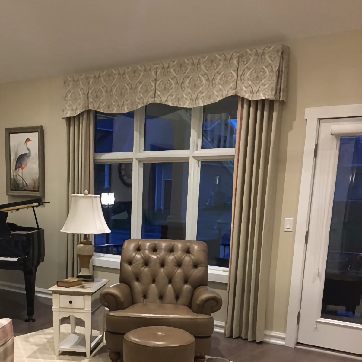 StevensonVestal's tweet photo. Custom Valances And Drapery That Bring Structure To The Room,
https://t.co/wBPOcu9WFZ
#customdrapery #valancedesign #windowtreatments #interiordesigners #draperyworkroom #customfabrication #designpartnership #softfurnishings #craftedinteriors #windowdesign https://t.co/GGCdlbZ0an