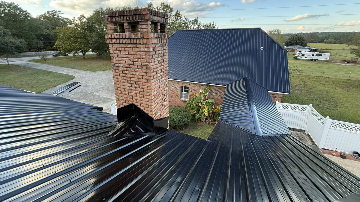 MetalR92309's tweet photo. A quality metal roof doesn’t just change the appearance of your home — it adds value, durability, and peace of mind for years to come.

Thinking about upgrading to a metal roof in Mobile, AL? Give us a call today for a free estimate.

📞 (251) 588-3086
🌐 https://t.co/WyEwzxMsCl https://t.co/0Y9mndcUAL