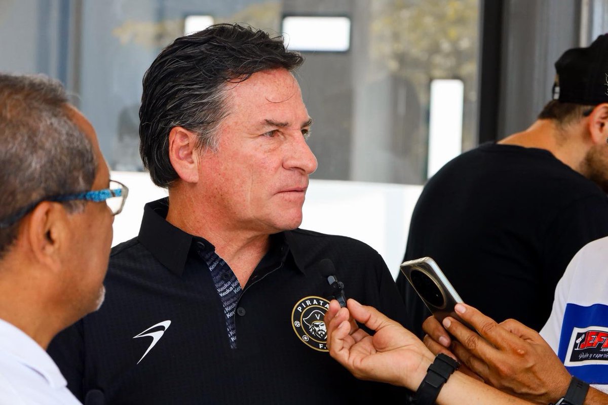 lamiradeldivino's tweet photo. Este martes presentaron oficialmente a Mario García como el DT de los Piratas de Veracruz. 

En la conferencia estuvieron acompañando a Mario García, el Vicepresidente del club, René Vives, el Director General, Carlos ‘Chino’ Benavidez y el Director Deportivo, Fernando Fernández. https://t.co/jwOE79G3uy