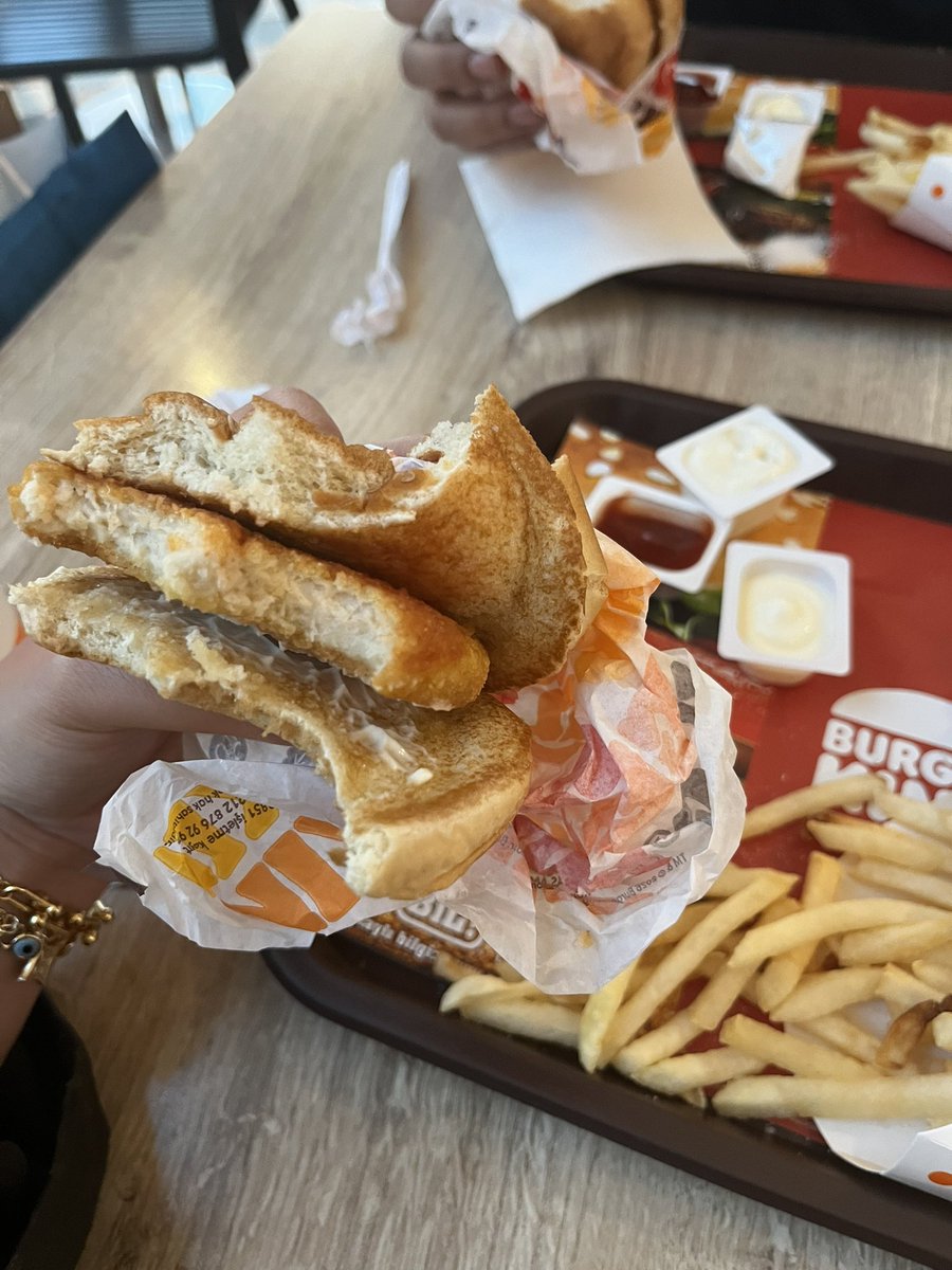 aylin sağ tweet media