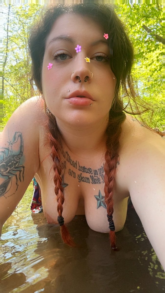 aleycat1013's tweet photo. Happy titty Tuesday!! #tits #outdoors #repost #follow #tittytuesday https://t.co/cBm5kUwM6L