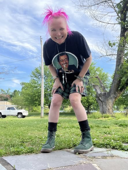 punkrockmeshell's tweet photo. My awesome *export quality* 8 hole suede green dr martens.MIE from trash and vaudeville in philly. #godsavetheqweens #newhopepa #drmartens #greensuedeboots #madeinengland #england #smile #manicpanic #hothotpink #ootd #fitcheck #fit #tripp #plaidskirt #punk #punkrock #ween #docs https://t.co/afeV6CBvNf