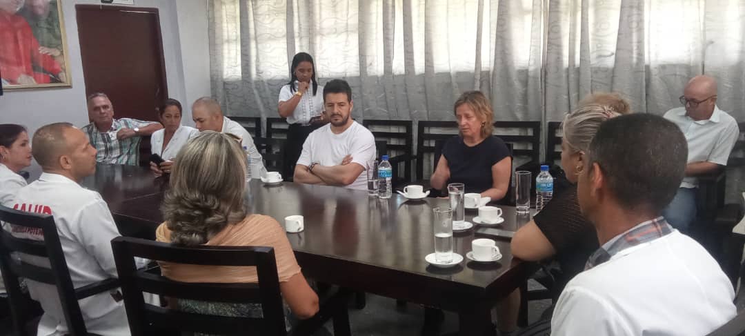 AbelHospital's tweet photo. El @AbelHospital  recibe a la Televisión Estatal de Bélgica, quienes visitarán diferentes servicios conociendo de cerca el trabajo que brindan nuestros profesionales  en medio de las dificultades por el recrudecimiento del bloqueo. #CubaPorLavida https://t.co/Th6Ol5yWe4