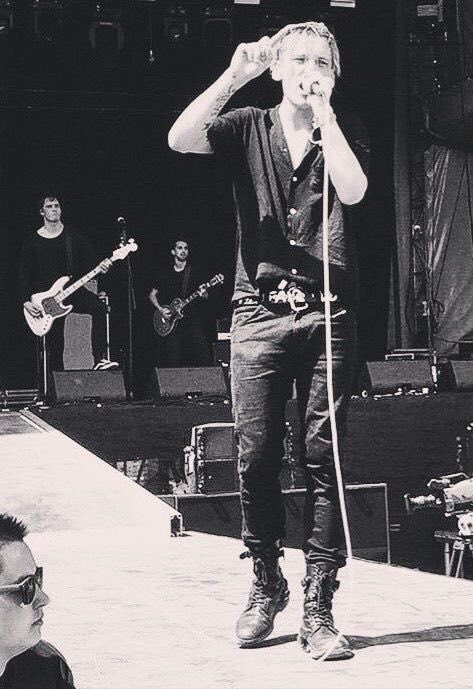 UndeadBower's tweet photo. It gets betterrrr it gets betterrr
Say we're young and we're full of it 
We're on the track cause we'll break your shit off<3
#jamietwt https://t.co/km8fkqXsfF