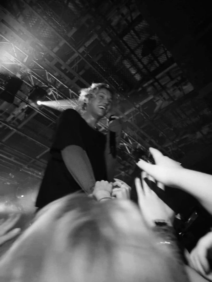 UndeadBower's tweet photo. It gets betterrrr it gets betterrr
Say we're young and we're full of it 
We're on the track cause we'll break your shit off<3
#jamietwt https://t.co/km8fkqXsfF