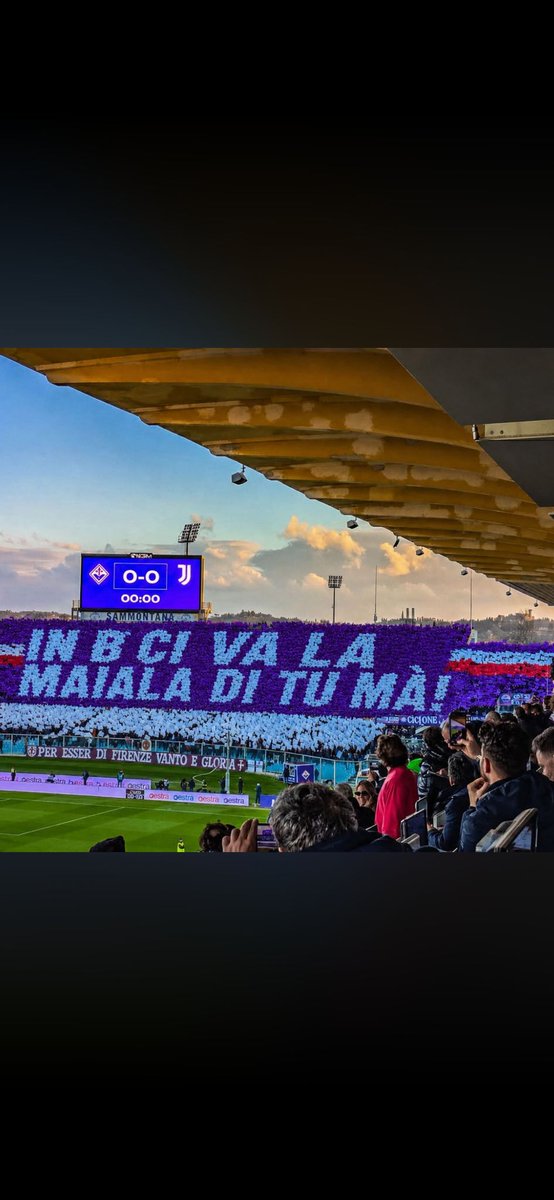 CsSoldi's tweet photo. Per tutte quelle merde che ci volevano giù.  Sucateeee. https://t.co/BnLP3S0rnr