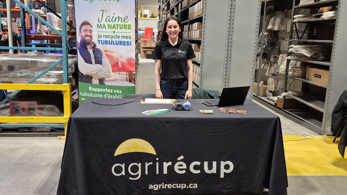 AgriRecup's tweet photo. AgriRÉCUP a participé aux portes ouvertes de @DSDIntl, #ÉquipementsLapierre et #DominionAndGrimm. Merci de nous avoir accueillis et merci aux producteurs et productrices acéricoles pour votre enthousiasme. C’était un plaisir de répondre à vos questions! https://t.co/Ionnrg2YrG