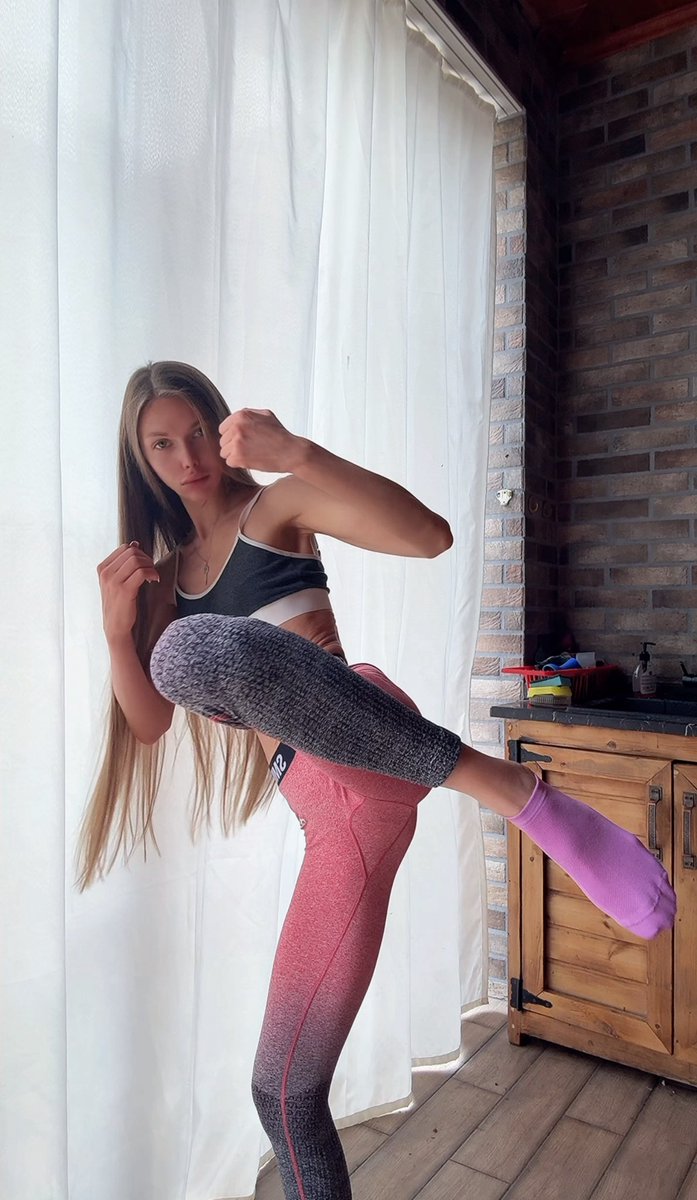 ArtKatana_fit's tweet photo. POV simple day with me
🙌🏻 @ArtKatana_yoga 

#sport  
#sportgirl  
#leggingsstyle https://t.co/LrPJFN1vab