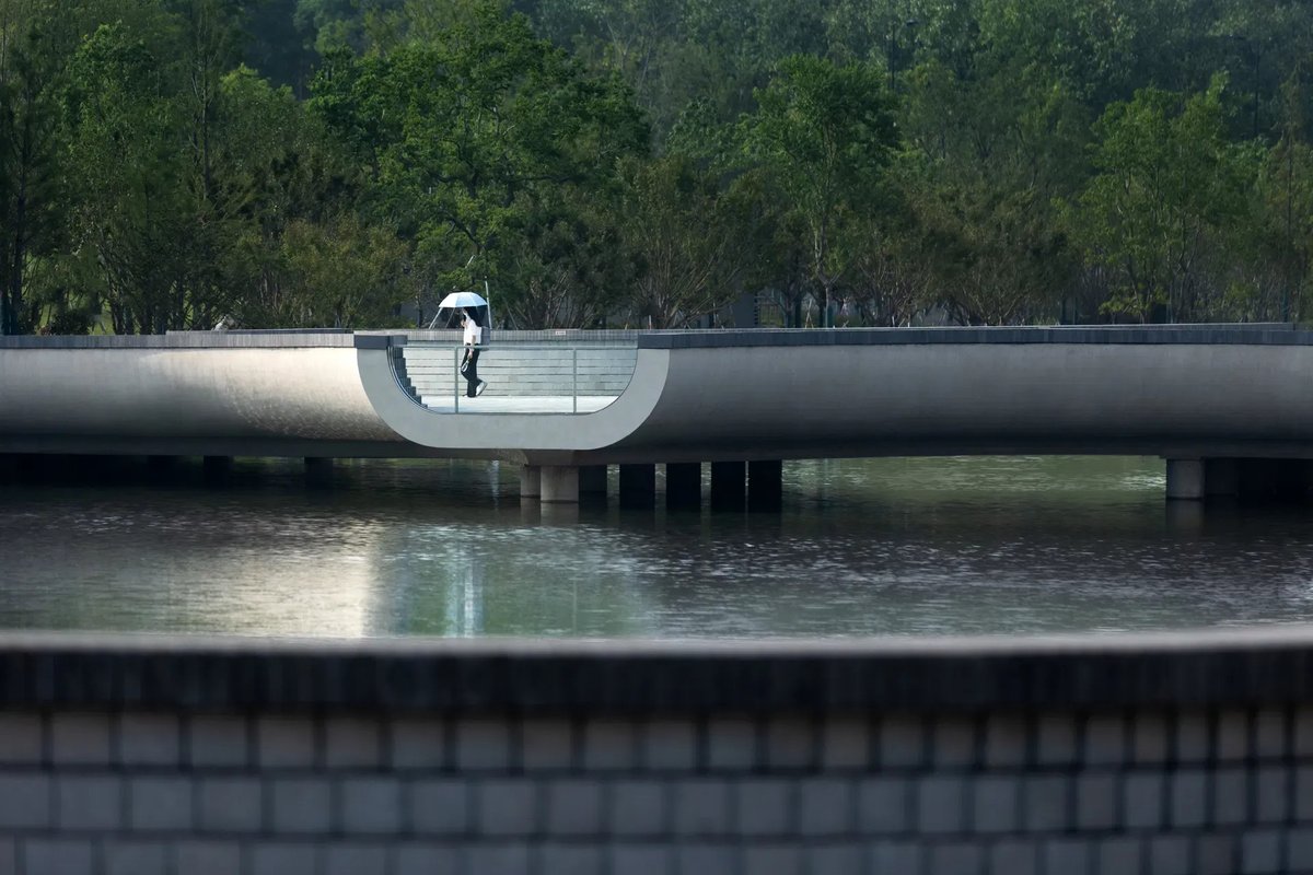 archinect's tweet photo. Moongate Bridge by Höweler + Yoon (they're currently hiring on Archinect Jobs!) 📸 Wu Tao #ArchinectProjects

Project details at https://t.co/546JRiJMZP https://t.co/en77SfX8ev