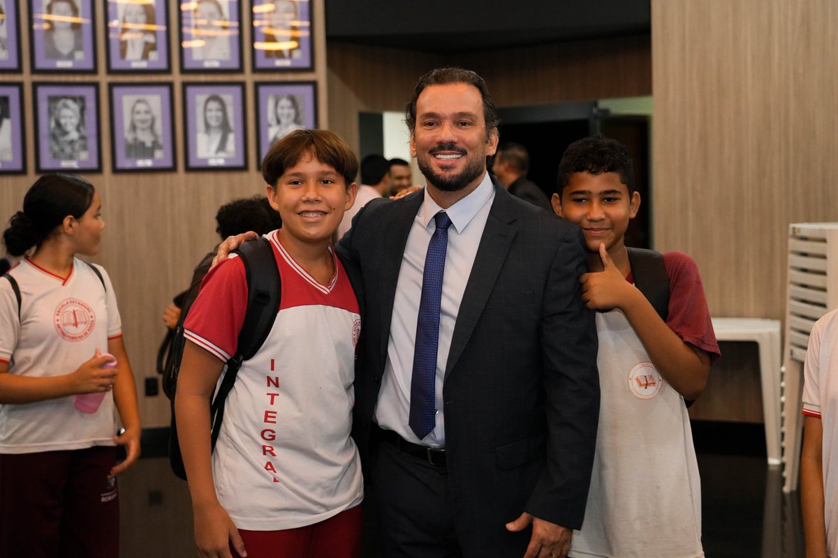 DepJorgeEverton's tweet photo. Tive a alegria de receber nesta terça-feira, os alunos da Escola Estadual Antônio Ferreira na @assembleiarr. 📚✨

É sempre importante abrir as portas do Parlamento para que os jovens conheçam de perto o funcionamento da nossa Casa e entendam a verdadeira+ https://t.co/OzGjamm2WI