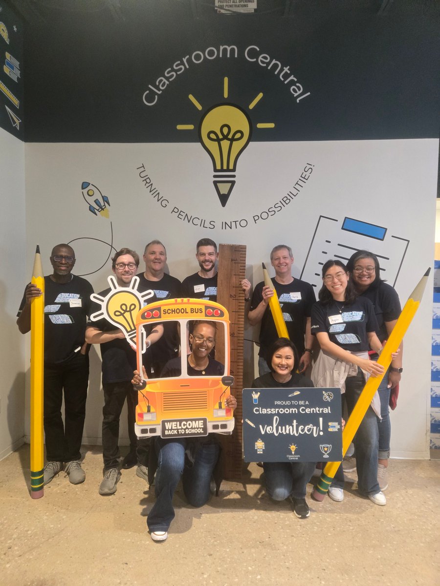 EverBank's tweet photo. Our Charlotte #EverBankBuilds volunteers partnered with @classrmcentral to assemble testing kits for 155 teachers to pick up and use in their classrooms.🏫

This initiative supplies educators and students with the necessary tools to end the school year strong! 🧑‍🏫

*Member FDIC https://t.co/xMb7Ez2vpd