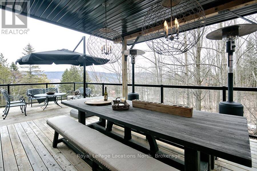 LUXRE's tweet photo. Luxuriously nestled on a serene, private lot just over 1/3 of an acre-backing directly onto the Bruce Trail.

🗝️ Royal LePage Locations North, Brokerage | $1,649,000 CAD | https://t.co/lbTWfVNNaP https://t.co/vPTR0FyOH8