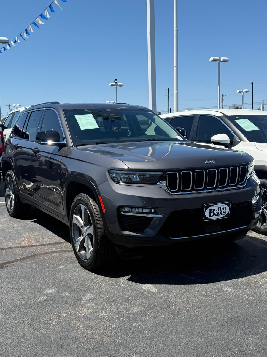BassBunchAuto's tweet photo. Luxury meets capability in this Pre-Owned 2023 Jeep Grand Cherokee Limited 🔥
Comfortable ride, bold style, and ready for every adventure. Stop by and check it out before it’s gone! Call us at (325) 949-4621 or visit https://t.co/8qlIUZmYFN for more details! #BassBunch #PreOwned https://t.co/SWExoXWYHp