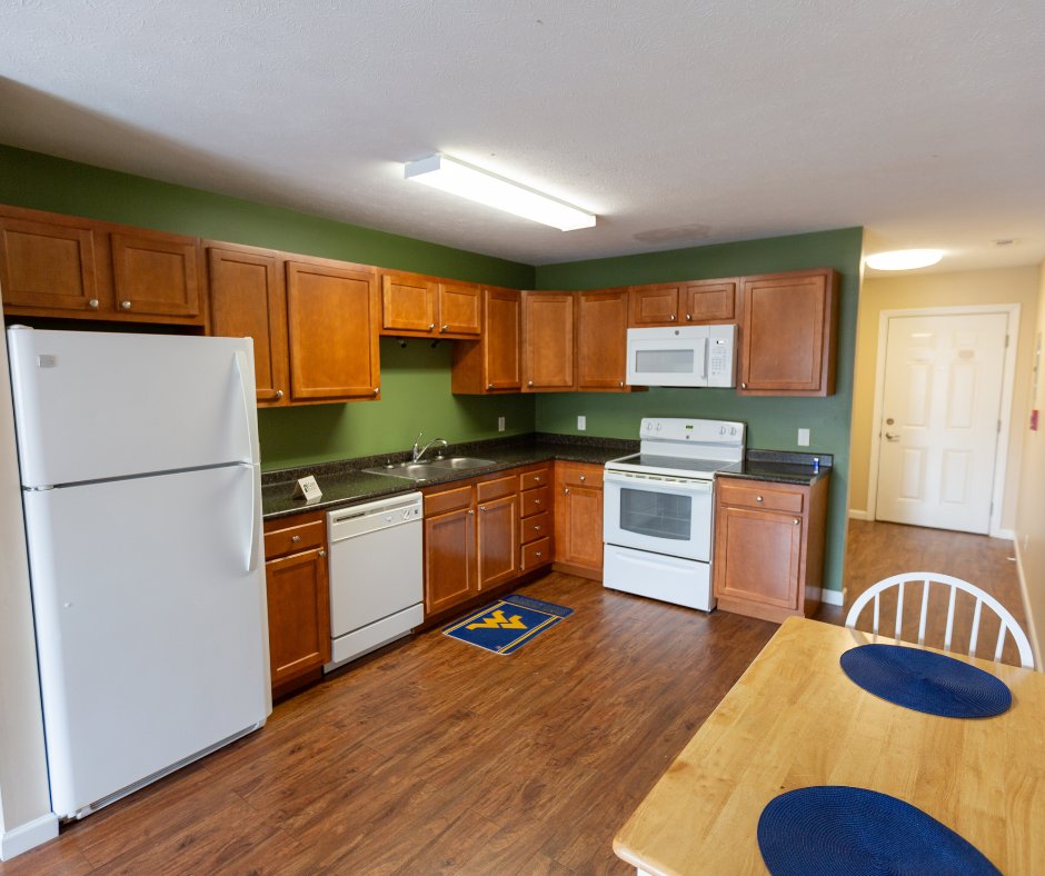 LiveAtMetro_'s tweet photo. Metro Towers offers student living on University Ave, within walking distance of WVU’s stadium, Law School, &amp; both campuses. 1 &amp; 2-bedroom apartments with in-unit laundry, free parking, fitness center, and shared spaces.

Now leasing from $650–$850/month.
https://t.co/Ko7zofIxdX https://t.co/yYnQQQgUWy