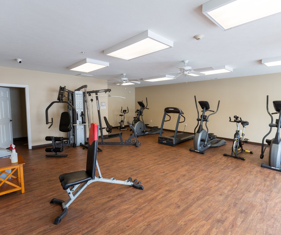 LiveAtMetro_'s tweet photo. Metro Towers offers student living on University Ave, within walking distance of WVU’s stadium, Law School, &amp; both campuses. 1 &amp; 2-bedroom apartments with in-unit laundry, free parking, fitness center, and shared spaces.

Now leasing from $650–$850/month.
https://t.co/Ko7zofIxdX https://t.co/yYnQQQgUWy