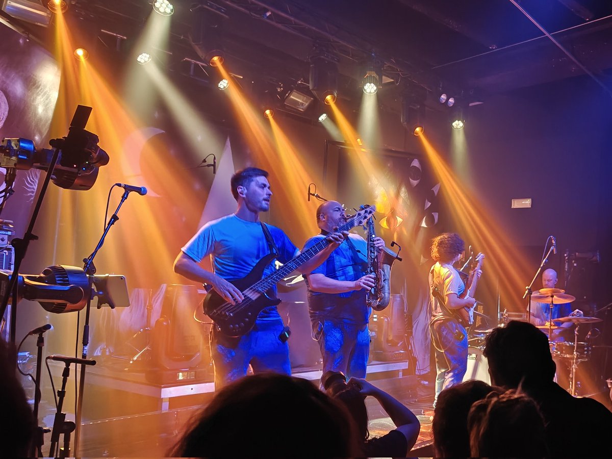 friedchicken_42's tweet photo. Last week concert + merch https://t.co/Wz4tPcOokL