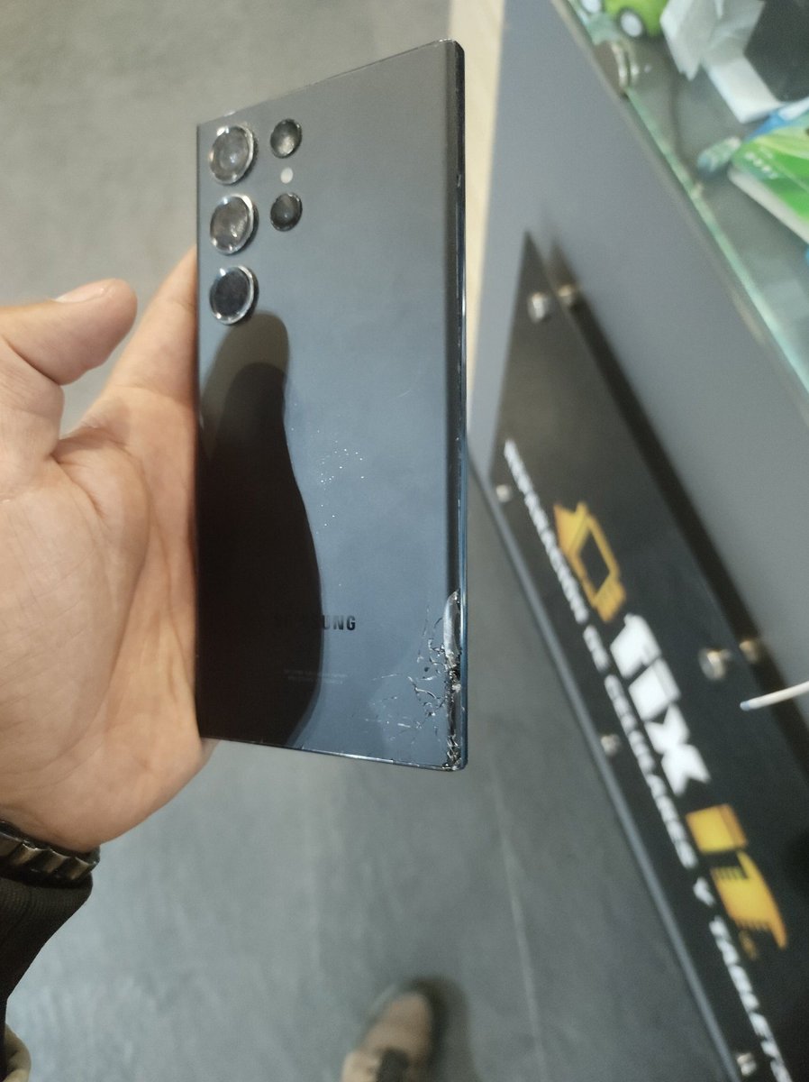 alvedson's tweet photo. @OficialFixit @Profeco @AtencionProfeco necesito ayuda por favor, ya van MÁS DE DOS MESES y no me quieren regresar mi celular, (S23 Ultra) solo pretextos y peor, ya le estrellaron la tapa trasera, YA PAGUÉ LO QUE ME SOLICITARON y nada. Es una estafa! #Oficialfixit #profeco https://t.co/tY2sgcmd57