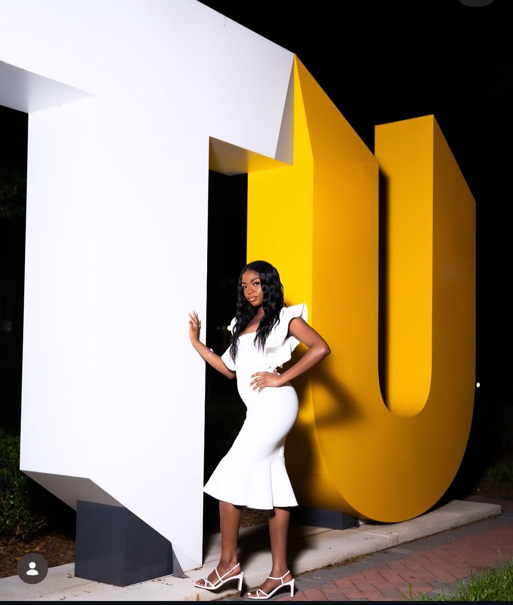 Mikhaeli3's tweet photo. Hello it’s been a year since I received my Bachelor Degree at Towson Univerity 😢 #classof2025 #blackexcellence https://t.co/S5DvIpyMwQ