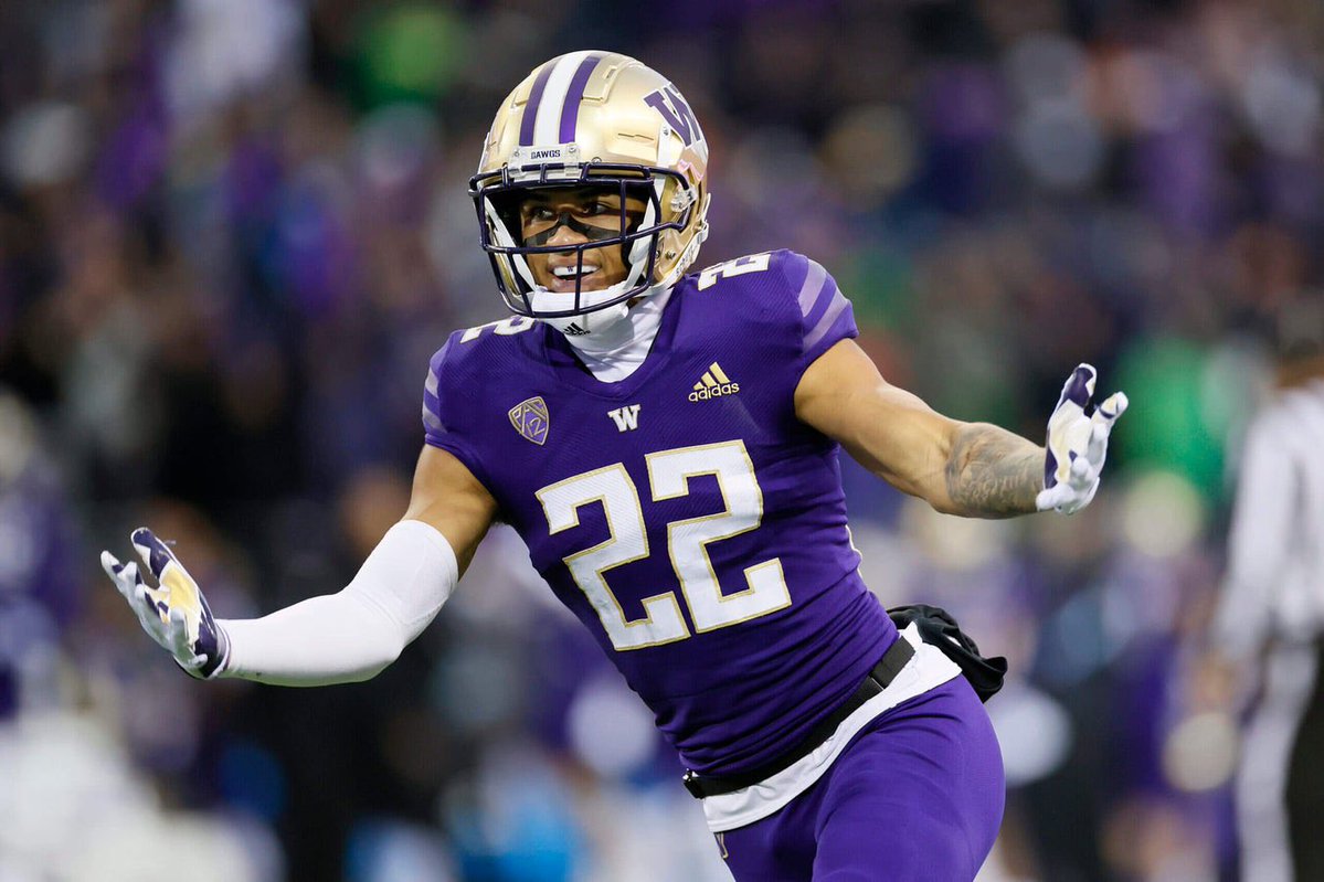 coronrusselljr's tweet photo. Blessed to Receive a Scholarship Offer from The University of Washington!! #AGTG @CoachJeddFisch @CoachJRich @CoachCRAW @RomanCatholicHC @NextLevelQBs @CoachStedman @EdOBrienCFB https://t.co/CYB0G0sqOX