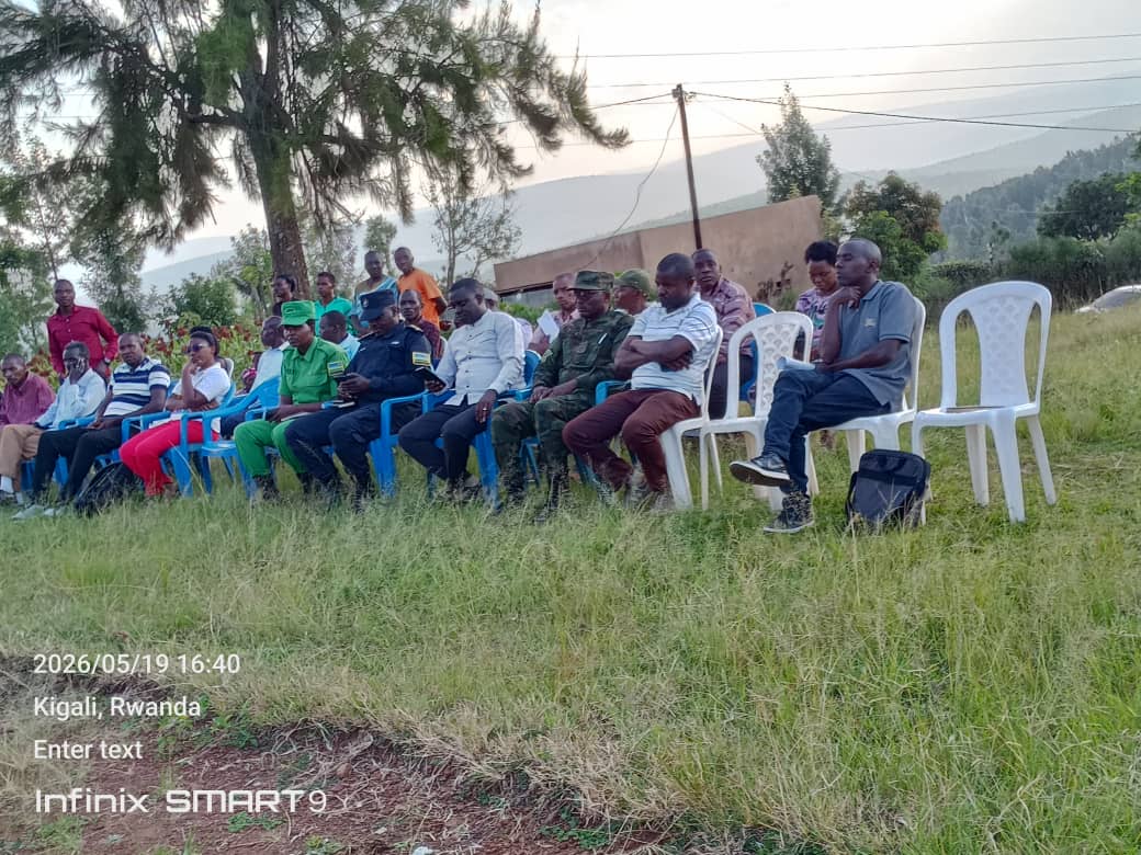 RutungaS's tweet photo. @RutungaS None tariki ya 19/05/2026 mu tugari tugize Umurenge wa Rutunga habaye inteko y'abaturage ku rwego rw'Umurenge yabereye mu kagari ka Indatemwa mu Mudugudu wa karuranga hatanzwe ubutumwa kuri: Umutekano,isuku,SR,MUSA,Ingamba ku cyorezo cya Ebola,Ejo Heza,Drop-out etc. https://t.co/HGXwQTrhHa