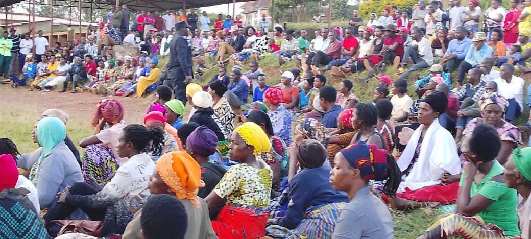 RutungaS's tweet photo. @RutungaS None tariki ya 19/05/2026 mu tugari tugize Umurenge wa Rutunga habaye inteko y'abaturage ku rwego rw'Umurenge yabereye mu kagari ka Indatemwa mu Mudugudu wa karuranga hatanzwe ubutumwa kuri: Umutekano,isuku,SR,MUSA,Ingamba ku cyorezo cya Ebola,Ejo Heza,Drop-out etc. https://t.co/HGXwQTrhHa