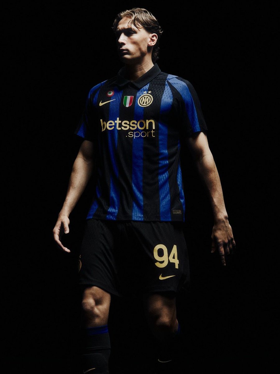 Tellement_Foot's tweet photo. En collaboration avec Nike, l’Inter Milan a présenté ce mardi son nouveau maillot domicile pour la saison 2026-2027 🇮🇹 https://t.co/ytrEqhHoCG