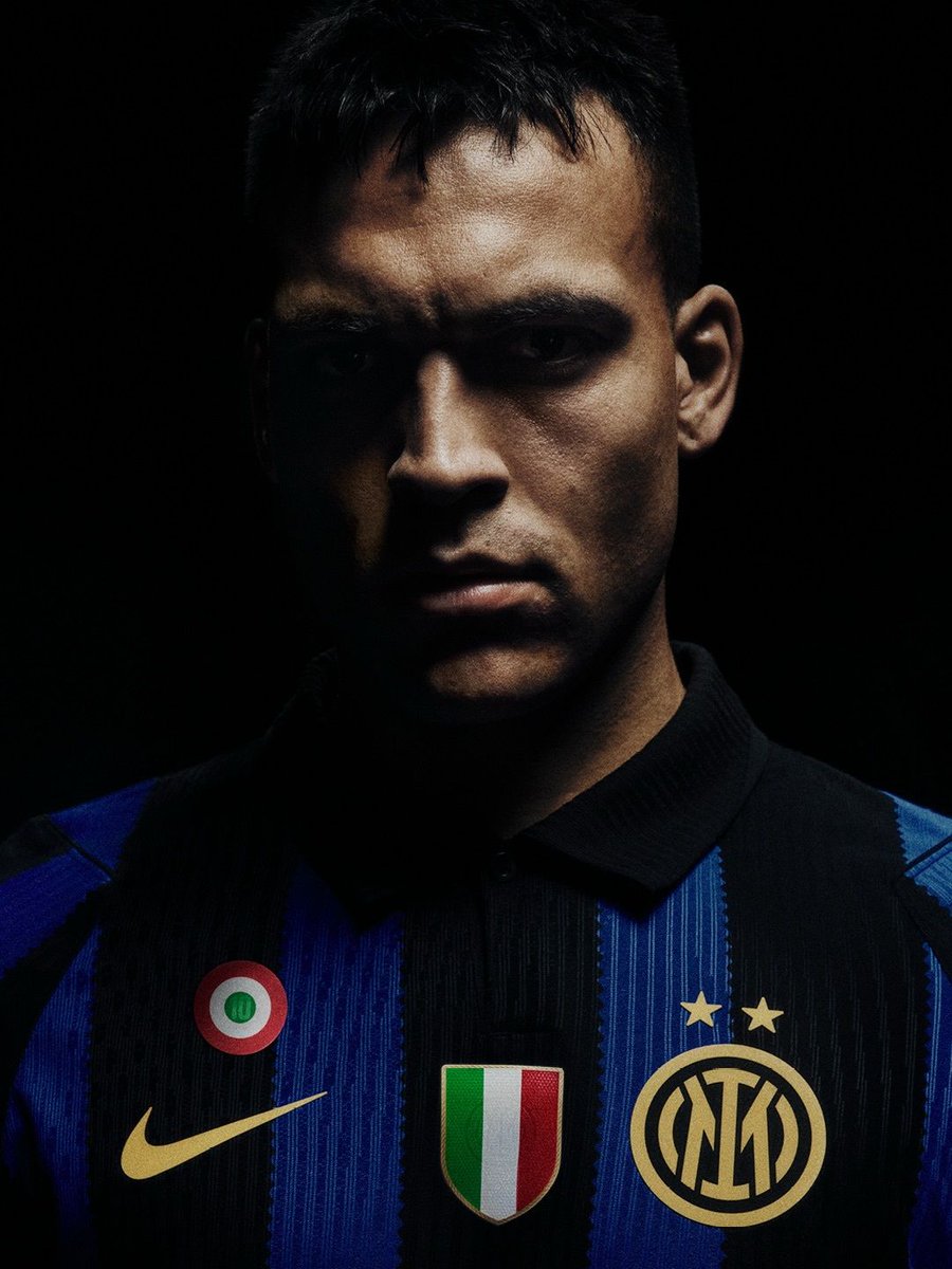 Tellement_Foot's tweet photo. En collaboration avec Nike, l’Inter Milan a présenté ce mardi son nouveau maillot domicile pour la saison 2026-2027 🇮🇹 https://t.co/ytrEqhHoCG