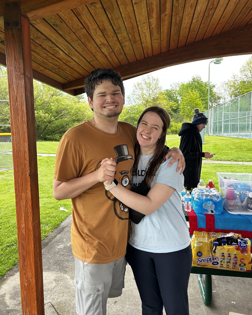R2CFoundation's tweet photo. Our Adult Social Club participants had such a great time at our potluck this past weekend! 🌭😎We got to play Giant Connect 4 together, ring toss, Giant Jenga and corn hole! We loved getting to enjoy some outdoor time while making new friends. 🩵

#Rec2Connect #IncludedAlways https://t.co/332zhAT9OD
