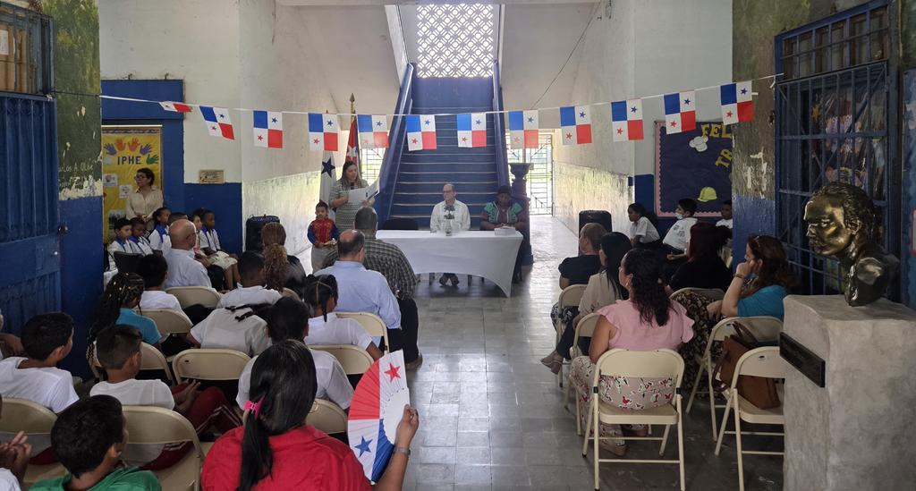 Orestes_PP's tweet photo. En la escuela República de #Cuba 🇨🇺, ubicada en zona del Chorrillo, lugar bombardeado por EEUU durante invasión a #Panamá 🇵🇦, realizamos una hermosa y tierna actividad para homenajear a José Martí, el más universal de todos #cubanos 🇨🇺, en 131 aniversario de su caída en combate. https://t.co/jsIDU7pQJR