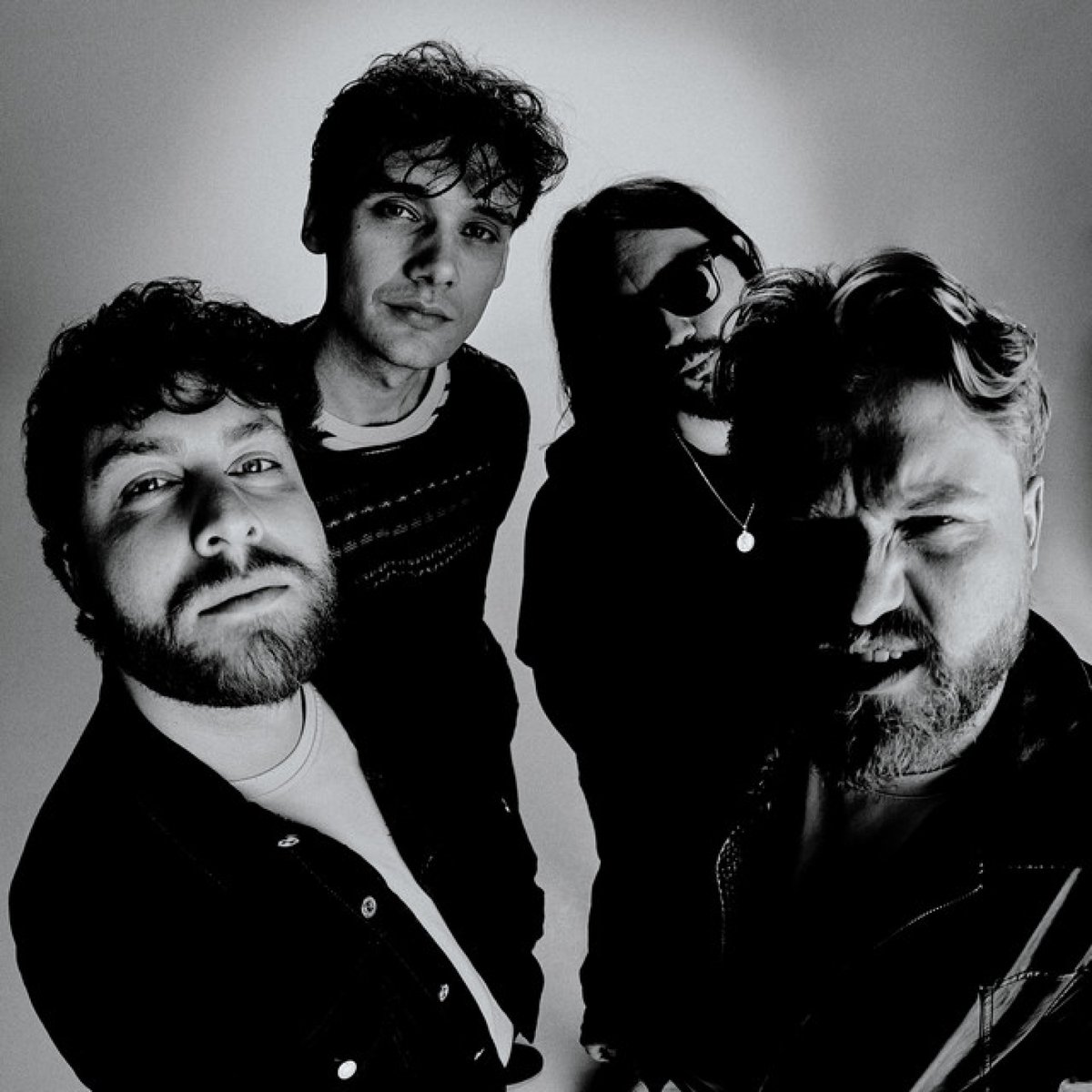 JanJullie's tweet photo. the boys are monochrome now, new lovejoy era incoming https://t.co/aTSNTuFlMU